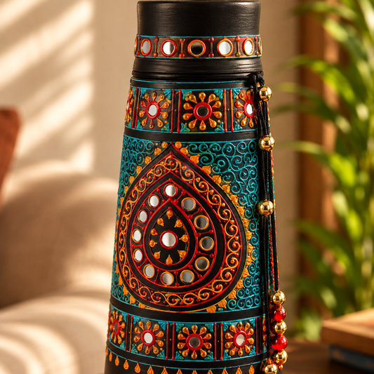Mrinal – Lippan Art Vase
