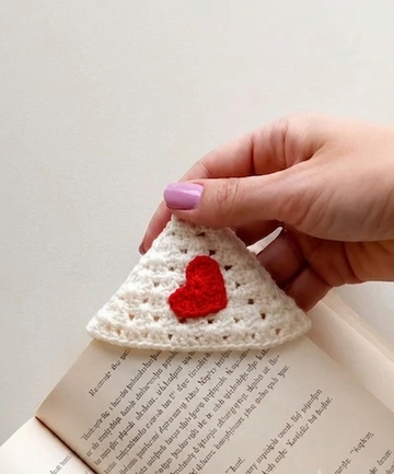Crochet Book Mark - Triangle Shape