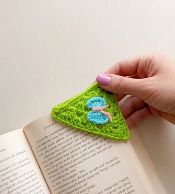 Crochet Book Mark - Triangle Shape